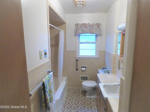 246 Juniper Dr, Schenectady, NY 12306 photo 13