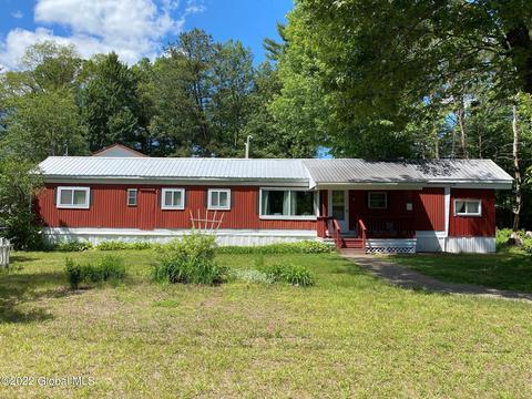 27 Warren Ln, Queensbury, NY 12804