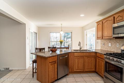 32 Domenico Dr, Glenmont, NY 12077 photo 14