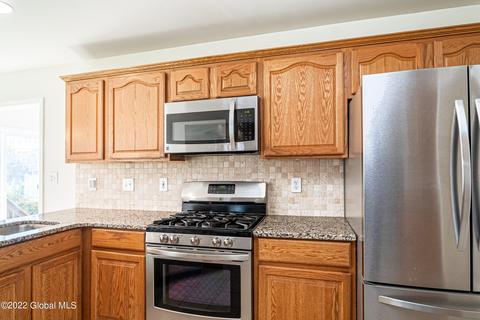 32 Domenico Dr, Glenmont, NY 12077 photo 13