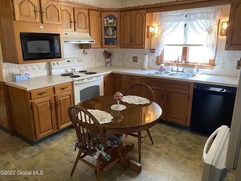 1220 Lark St, Schenectady, NY 12306 photo 8