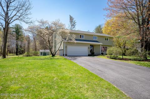 26 Dover Dr, Delmar, NY 12054 photo 2