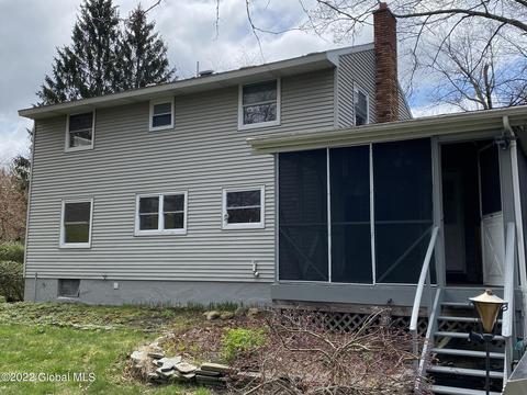 3 Windsor Dr, Halfmoon, NY 12065 photo 2