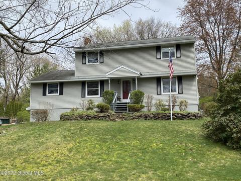 3 Windsor Dr, Halfmoon, NY 12065 photo 1