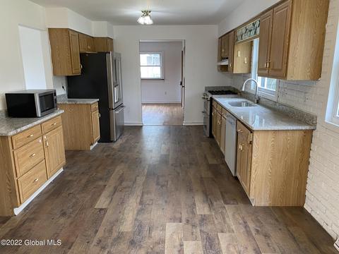 3 Windsor Dr, Halfmoon, NY 12065 photo 8