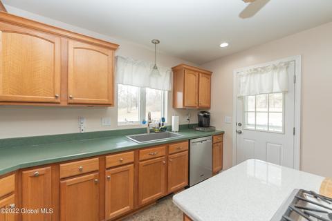 22 Sandy Ln, Selkirk, NY 12158 photo 9