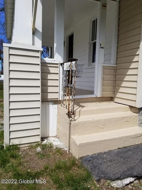 1069 Beverly St, Schenectady, NY 12306 photo 2