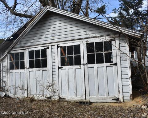 709 Mcclellan St, Schenectady, NY 12304 photo 9