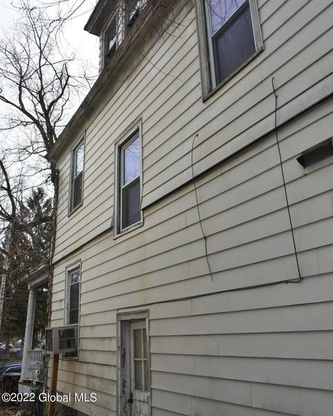 709 Mcclellan St, Schenectady, NY 12304 photo 3