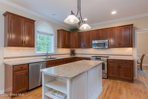 11 Crimson Leaf Dr, Delmar, NY 12054 photo 14