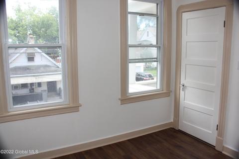 4 Hamlin St, Schenectady, NY 12307 photo 8