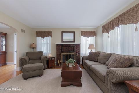 10 Mayflower Dr, Schenectady, NY 12306 photo 9