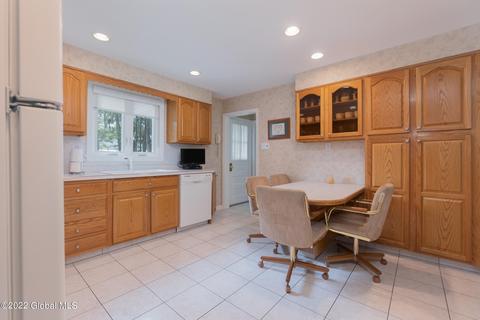 10 Mayflower Dr, Schenectady, NY 12306 photo 17