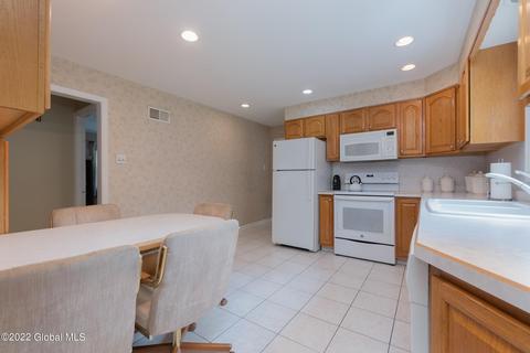 10 Mayflower Dr, Schenectady, NY 12306 photo 19