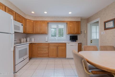 10 Mayflower Dr, Schenectady, NY 12306 photo 18
