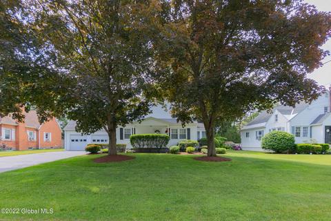 10 Mayflower Dr, Schenectady, NY 12306 photo 2