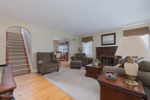10 Mayflower Dr, Schenectady, NY 12306 photo 8