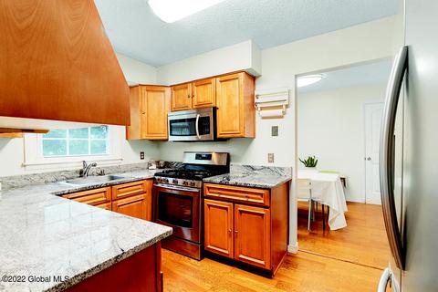 126 Jefferson Rd, Glenmont, NY 12077 photo 4