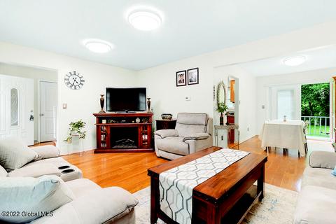 126 Jefferson Rd, Glenmont, NY 12077 photo 3