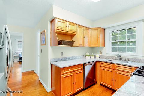 126 Jefferson Rd, Glenmont, NY 12077 photo 5