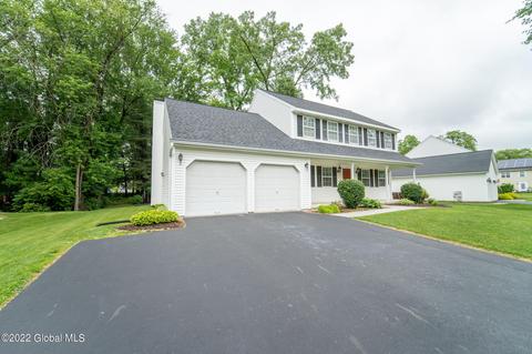 27 Manor Dr, Glenmont, NY 12077 photo 2