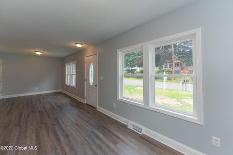59 Shepard Ave, Schenectady, NY 12304 photo 9