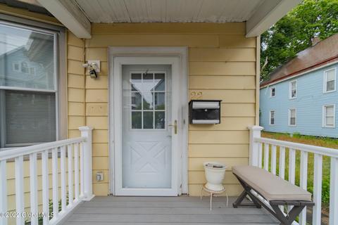 22 Eagle St, Schenectady, NY 12307 photo 4