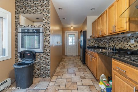 22 Eagle St, Schenectady, NY 12307 photo 10