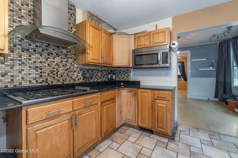 22 Eagle St, Schenectady, NY 12307 photo 11