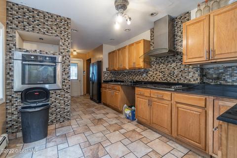22 Eagle St, Schenectady, NY 12307 photo 9