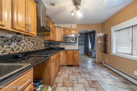 22 Eagle St, Schenectady, NY 12307 photo 12