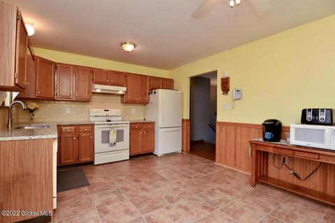 449 Chadwick Rd, Schenectady, NY 12304 photo 13