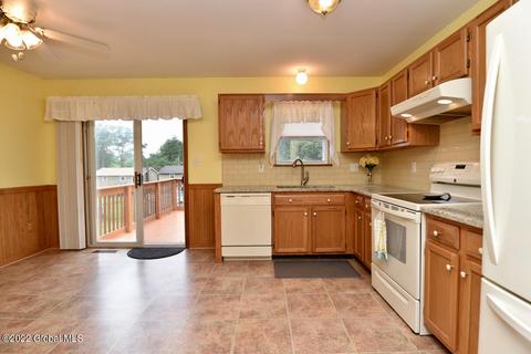 449 Chadwick Rd, Schenectady, NY 12304 photo 12