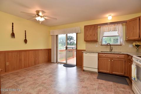 449 Chadwick Rd, Schenectady, NY 12304 photo 3