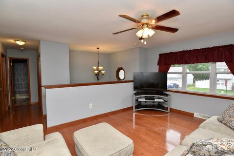 449 Chadwick Rd, Schenectady, NY 12304 photo 2