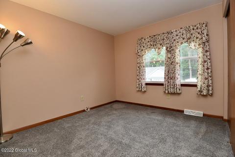 449 Chadwick Rd, Schenectady, NY 12304 photo 5