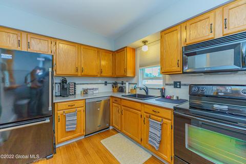 2424 3rd Ave, Schenectady, NY 12303 photo 6
