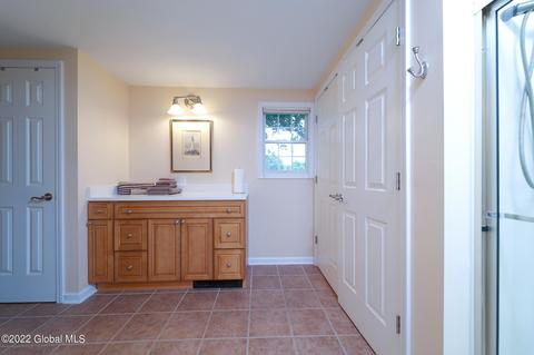2 Stutz Ave, Latham, NY 12110 photo 5