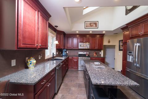 2 Stutz Ave, Latham, NY 12110 photo 9