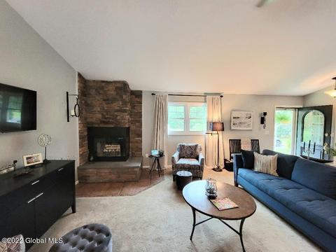 45 Cardinal Ct, Saratoga Springs, NY 12866 photo 9