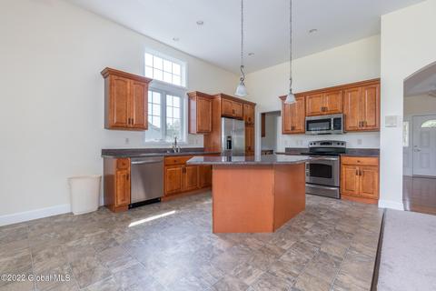 52 Sheldon Dr, Halfmoon, NY 12118 photo 11