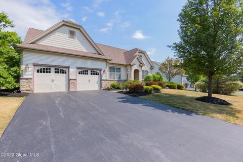 52 Sheldon Dr, Halfmoon, NY 12118 photo 2