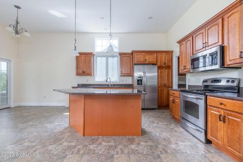 52 Sheldon Dr, Halfmoon, NY 12118 photo 9