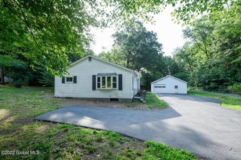3048 Lone Pine Rd, Schenectady, NY 12303 photo 1