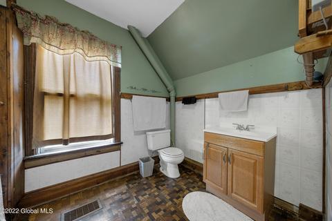 463 Cedar St, Schenectady, NY 12306 photo 17