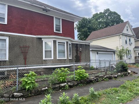 1826 Becker St, Schenectady, NY 12304 photo 3