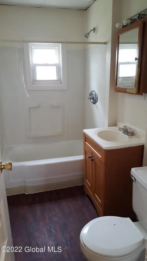528 Lang St, Schenectady, NY 12308 photo 5
