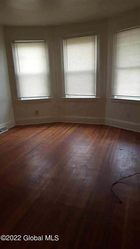 528 Lang St, Schenectady, NY 12308 photo 2