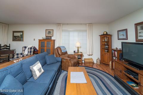 28 Chestnut Rd, Delmar, NY 12054 photo 7