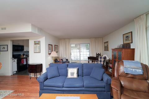 28 Chestnut Rd, Delmar, NY 12054 photo 8